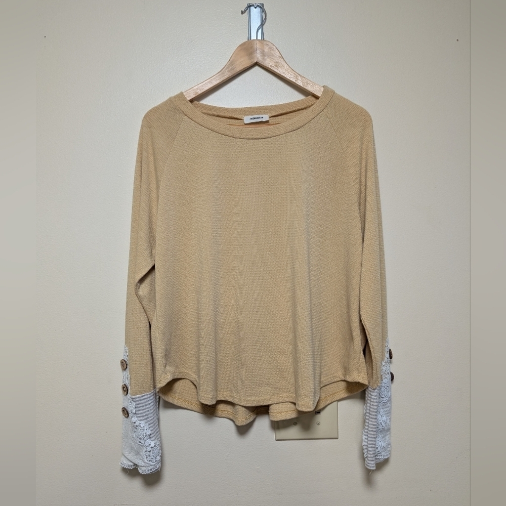 Adora Button Sleeve Thermal Knit Top – Women’s M – Beige with Lace Detail